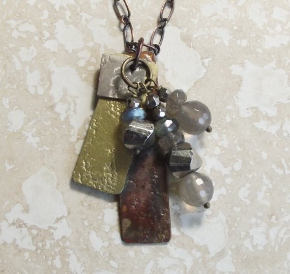 pYritE aNd quArtZ miXeD meTal nEckLaCe, coPpEr siLvEr bRaSs