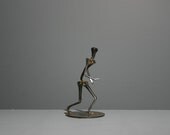 Metal Art Figurine Horseshoe Nail Track Runner Trophy top Bookcase desktop ornament