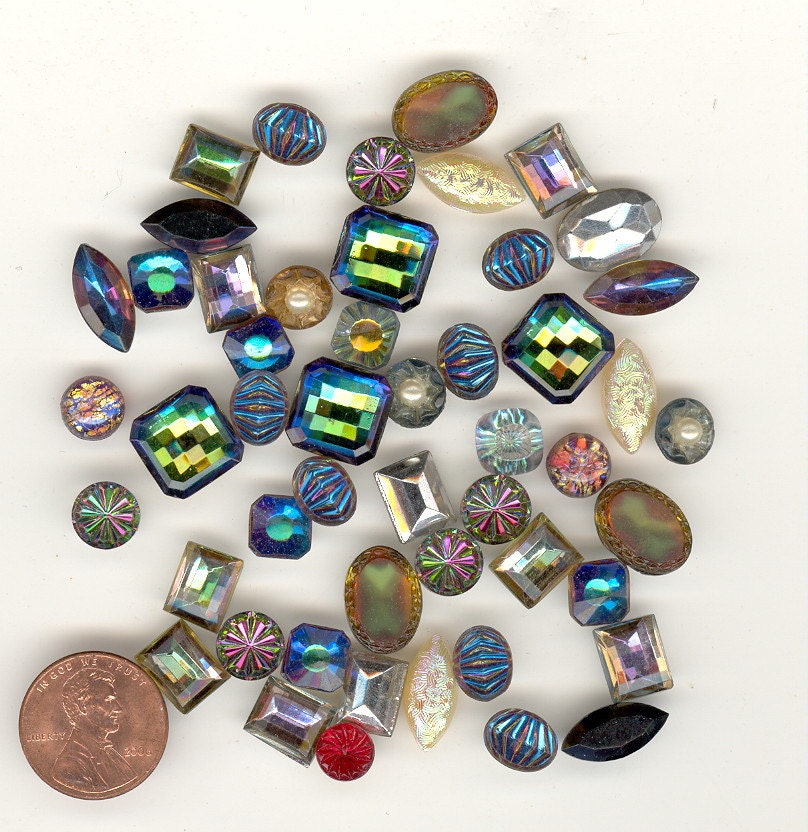 Half Ounce STUNNING Mixed Vintage Glass High End Stones And Cabochons Picture Is Half Ounce.