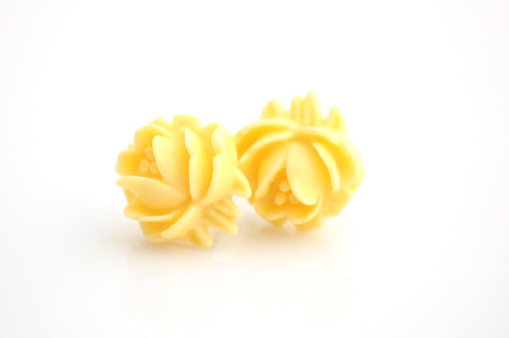 Light Yellow Rose Earrings