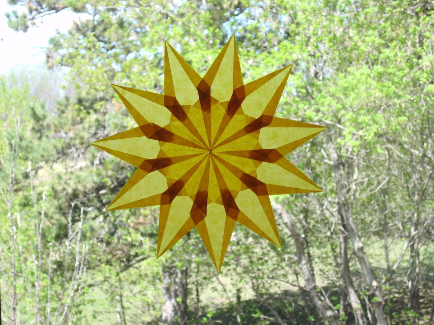 11 Point Gold Window Star Suncatcher