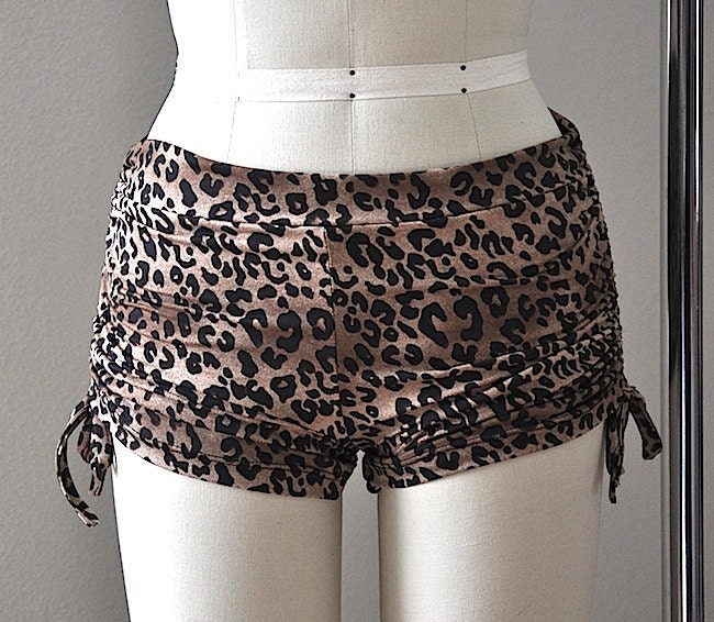 Hot Yoga Shorts Cheetah  Item 4472