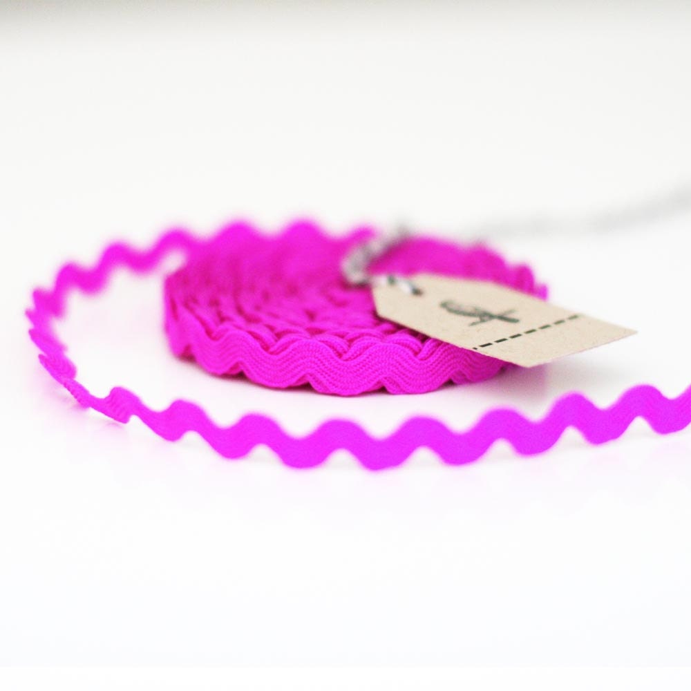 6 yards of Fuchsia Ric-Rac trim ribbon 5mm 3/8"