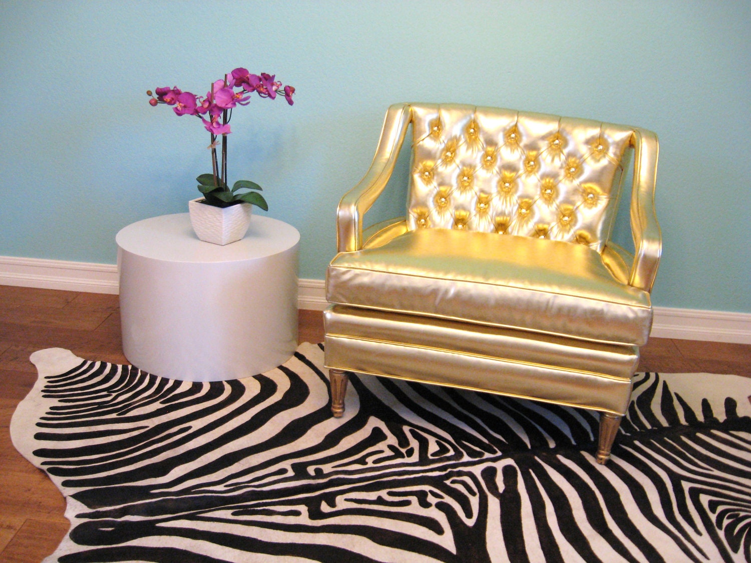 Vintge HOLLYWOOD REGENCY GLAM Button Tufted Gold Chair