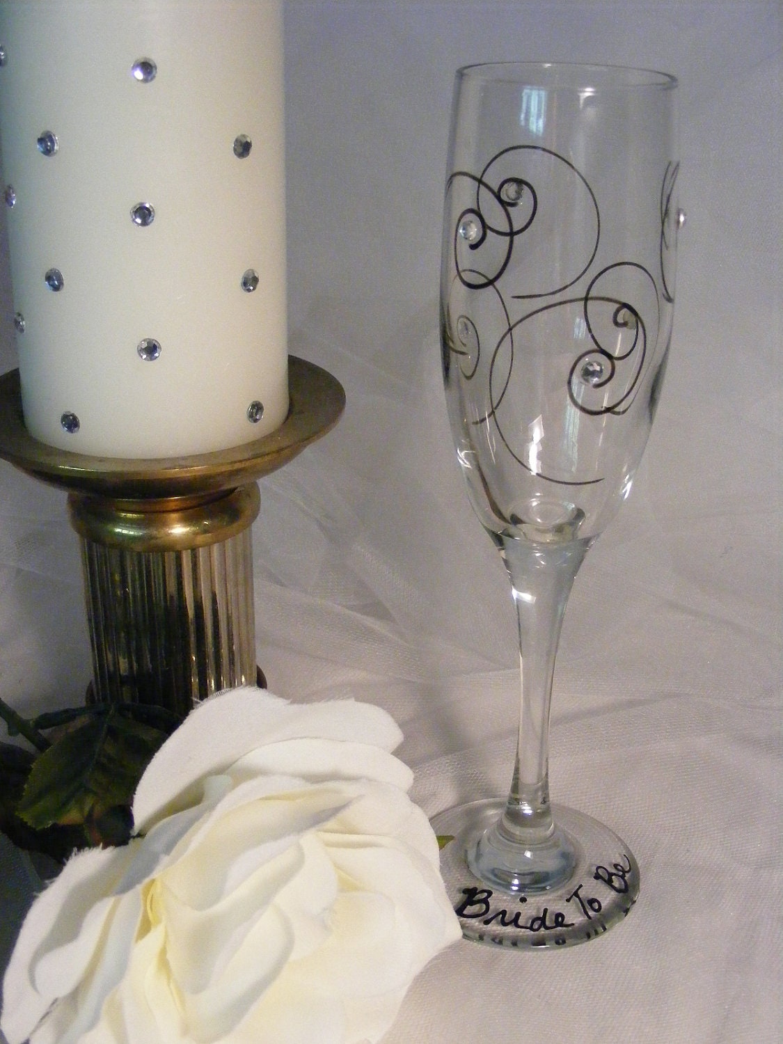 Bride to Be champagne flute with rhinestones and/or pearls- customize with your wedding colors