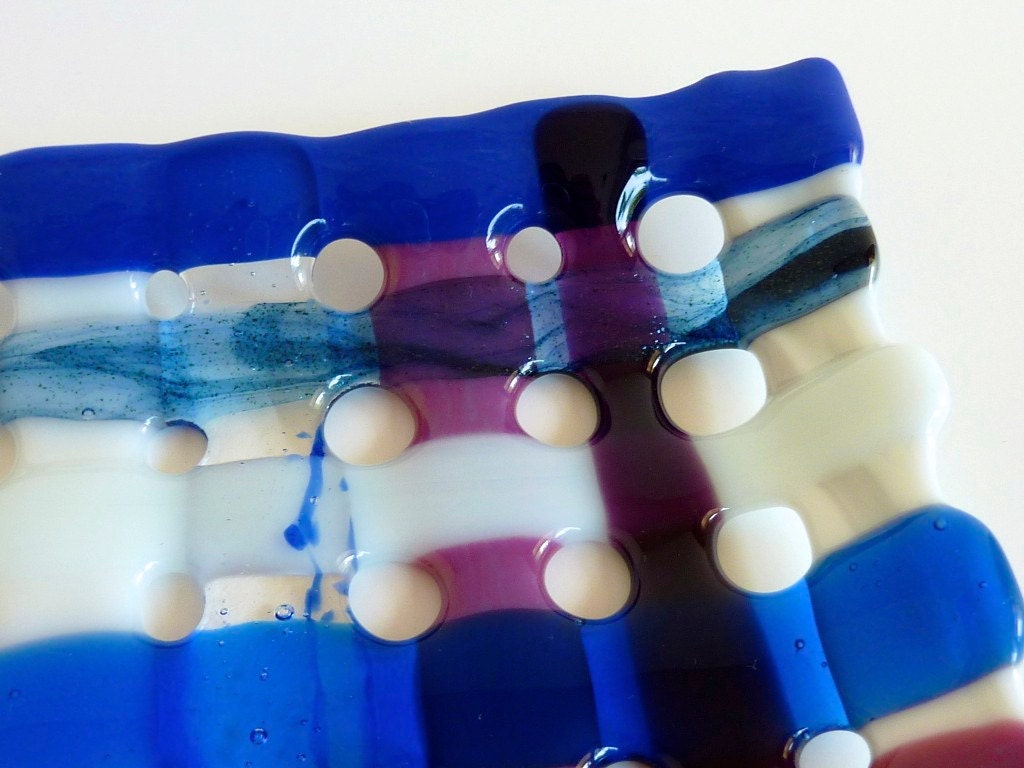 Woven Glass Plate in Blue, White and Pink