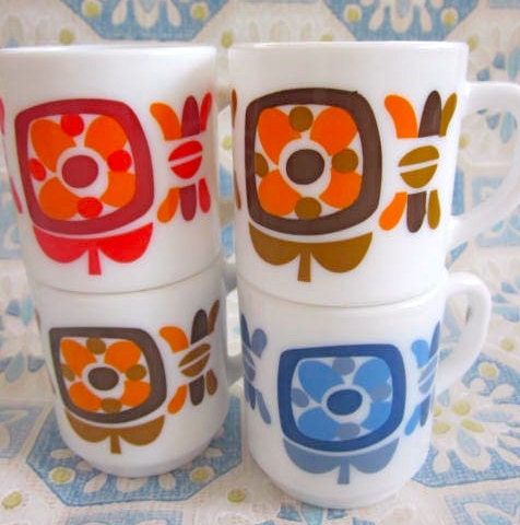 4 Arcopal 1970s Flower Expresso Cups