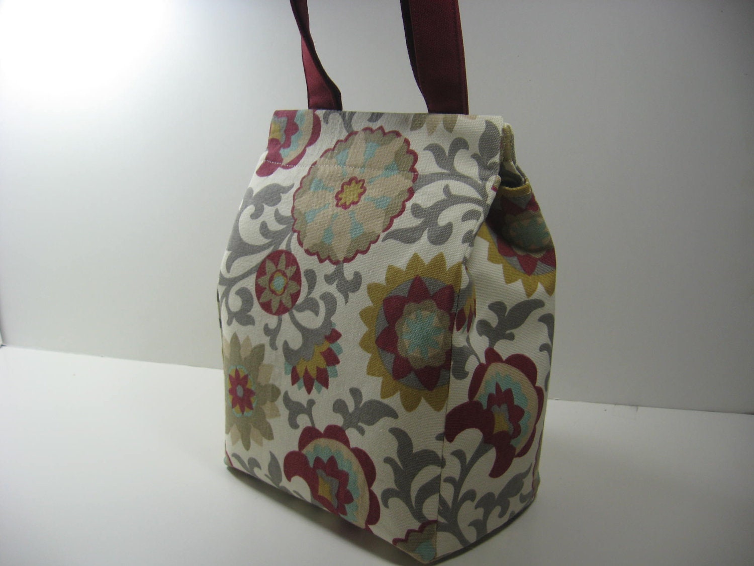 Insulated Lunch Bag - Peek of Maroon