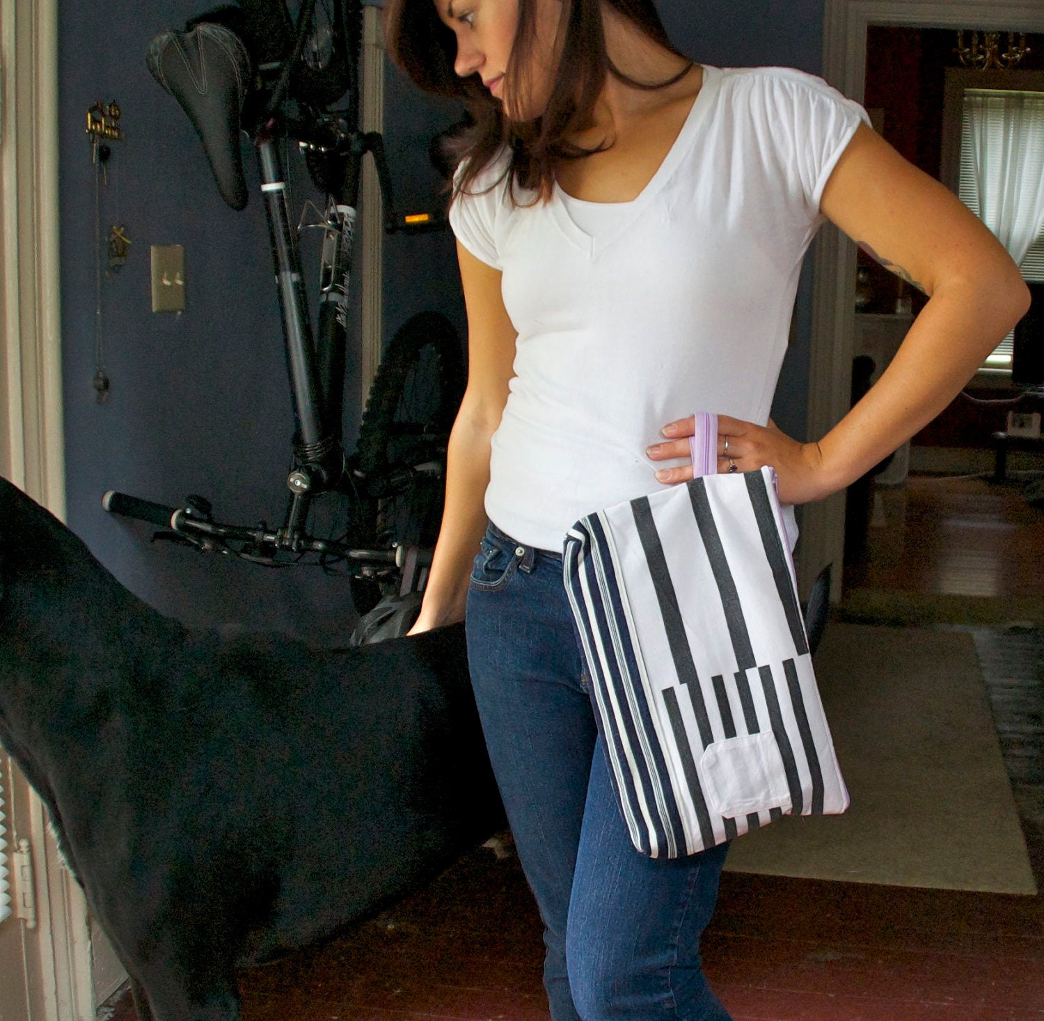 The White Stripes - On the Go Clutch - with finger strap