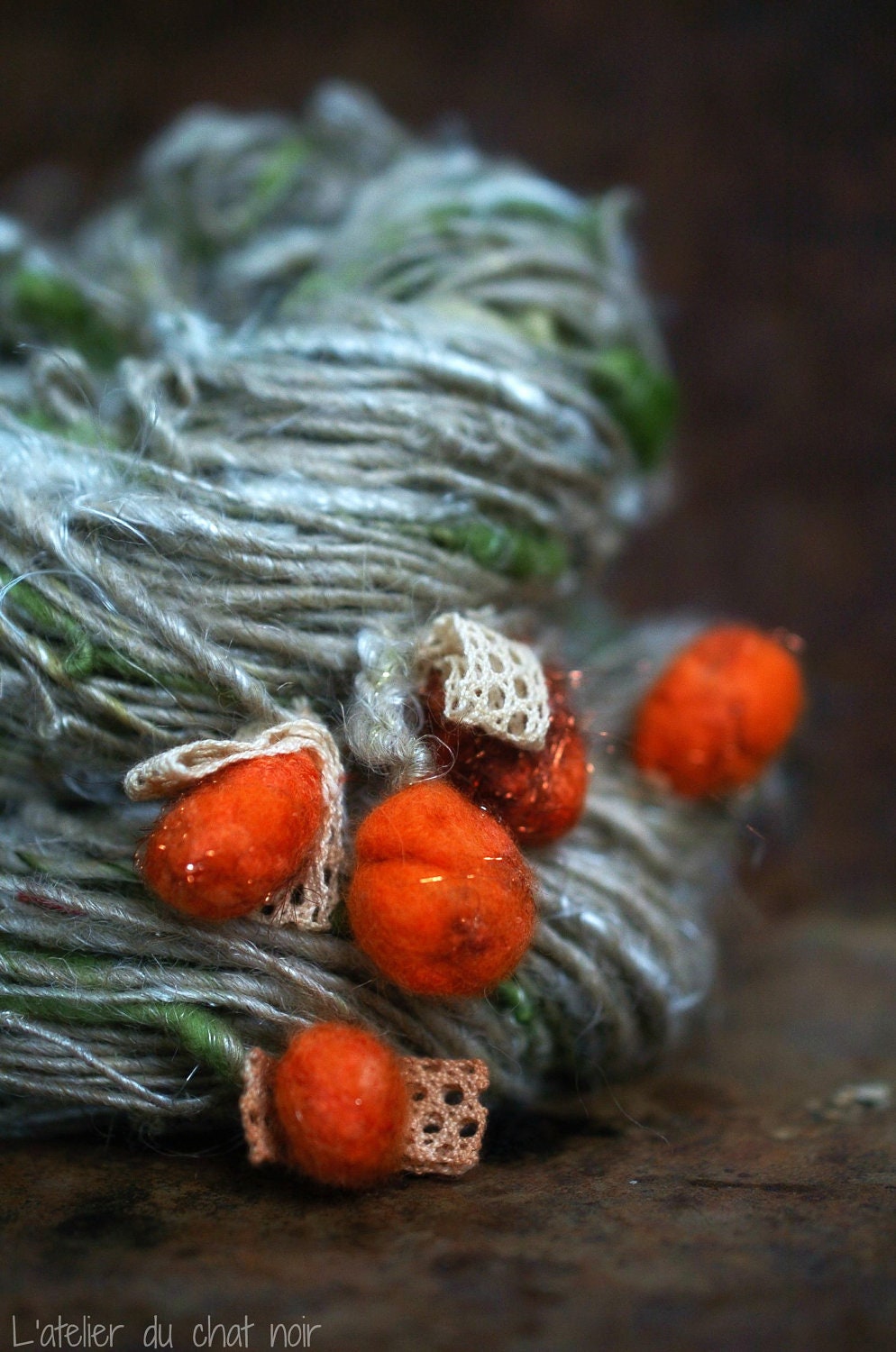 Les amours en cage handdyed handspun yarn