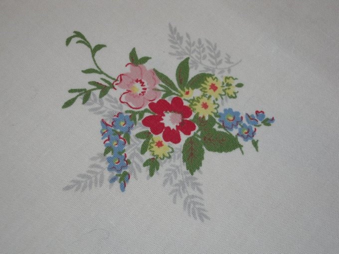 Vintage Tablecloth Sweet Rose Garden Posies