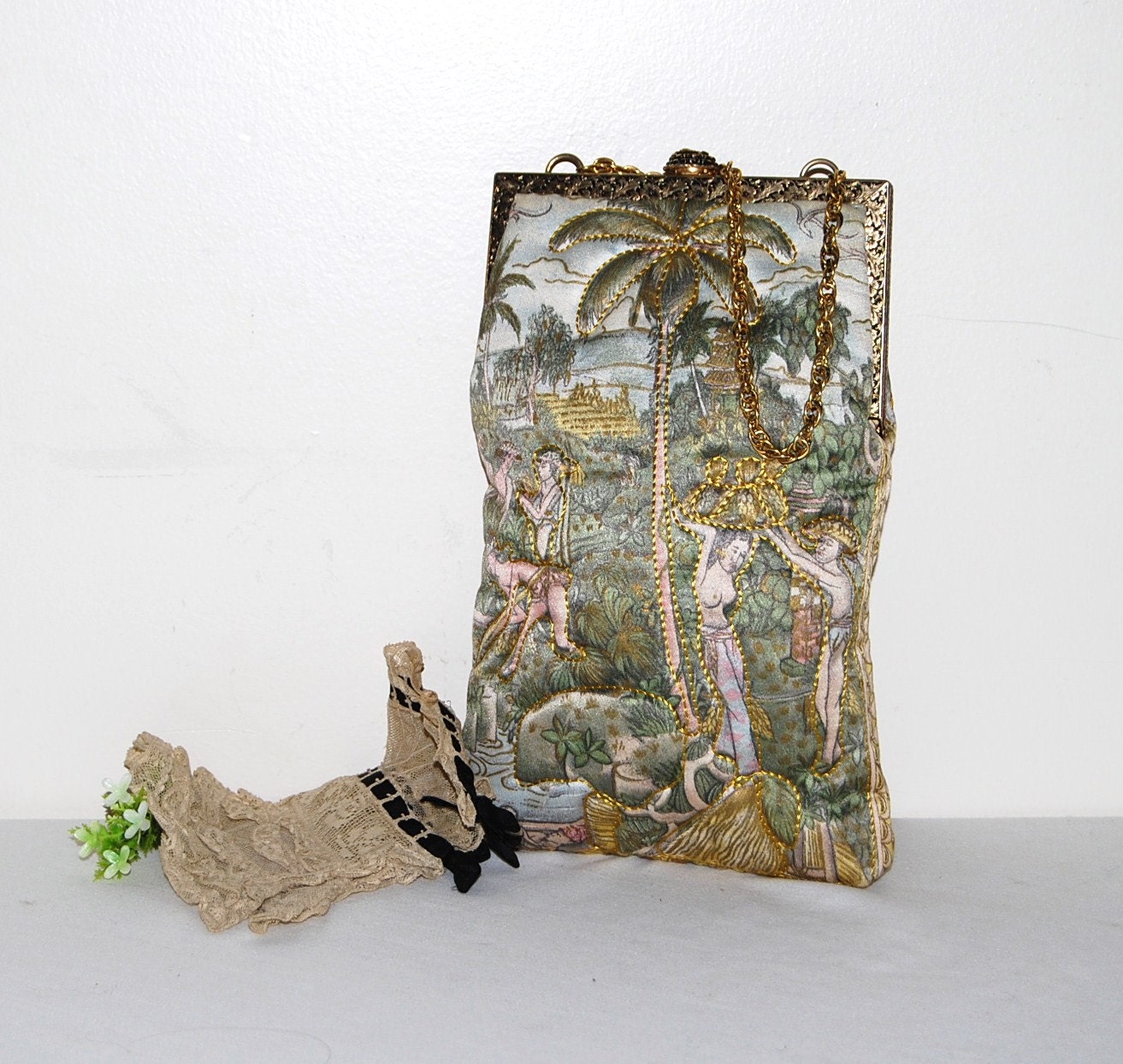 Vintage Purse Goddess Delill with Chain