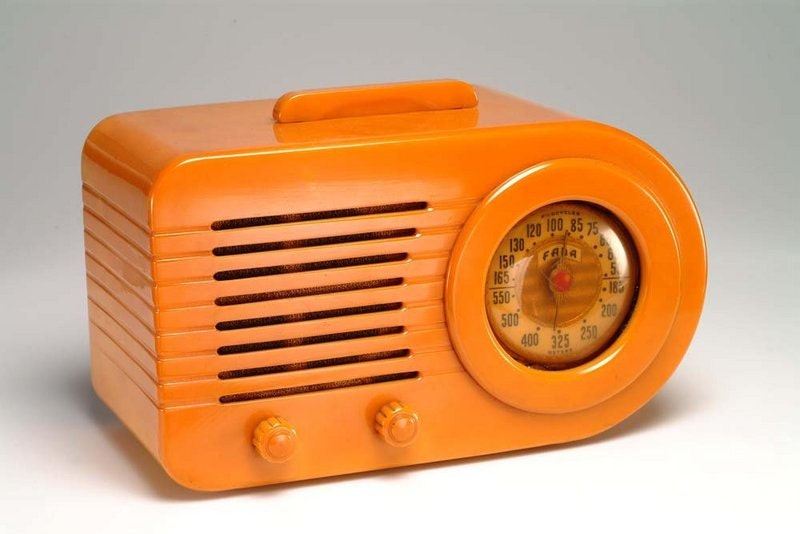 PRICE REDUCED Vintage Fada 1000 Butterscotch Bakelite Radio: working condition