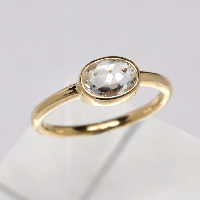 White rose cut sapphire ring - 18k gold