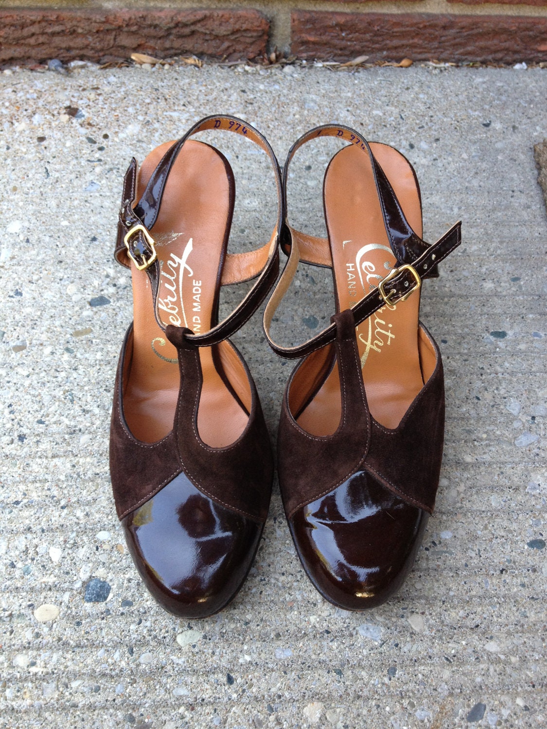 Vintage 1960s Shoes size 7 Leather and patent leather T Strap Mary janes