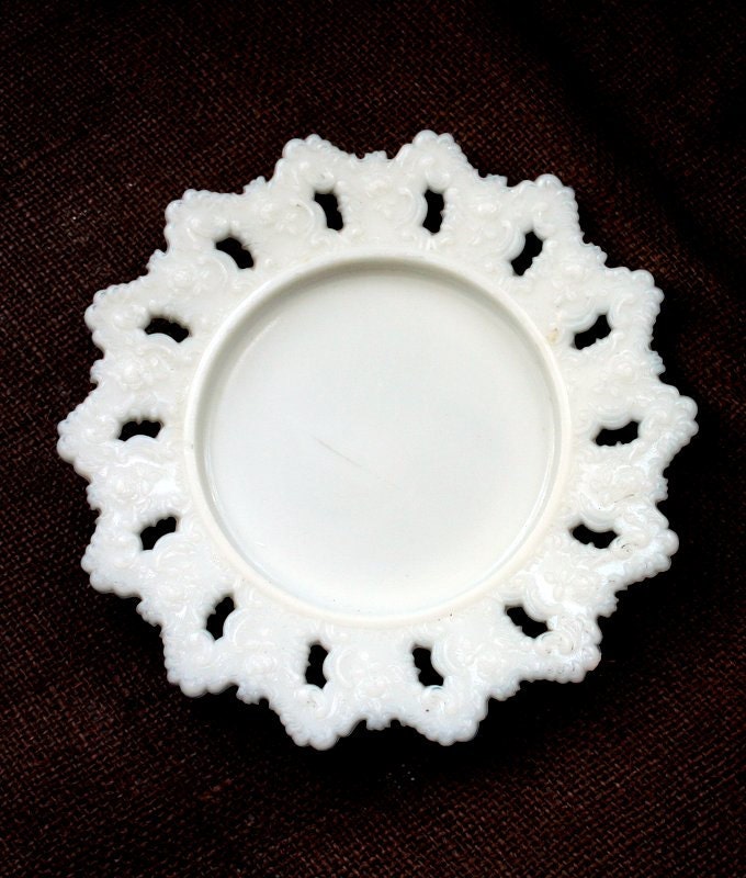 Vintage Round Lacy Edge Milk Glass Plate