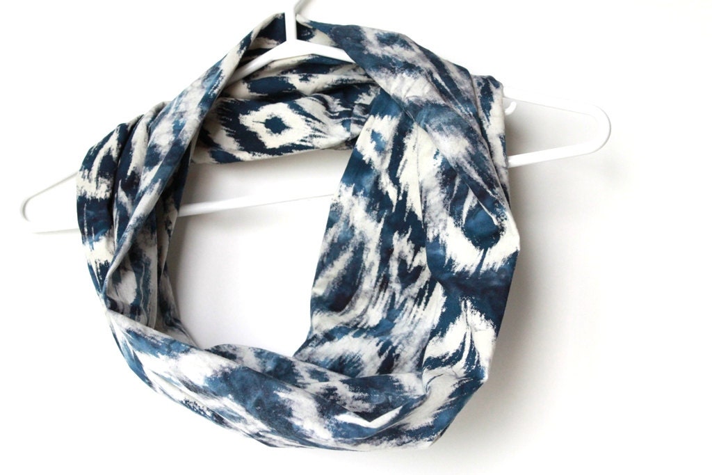 Tribal Ikat Infinity Scarf. Circle Cowl Scarf. Navy Blue and White Scarf. Batik Print. Lightweight Cotton. Autumn Fashion.