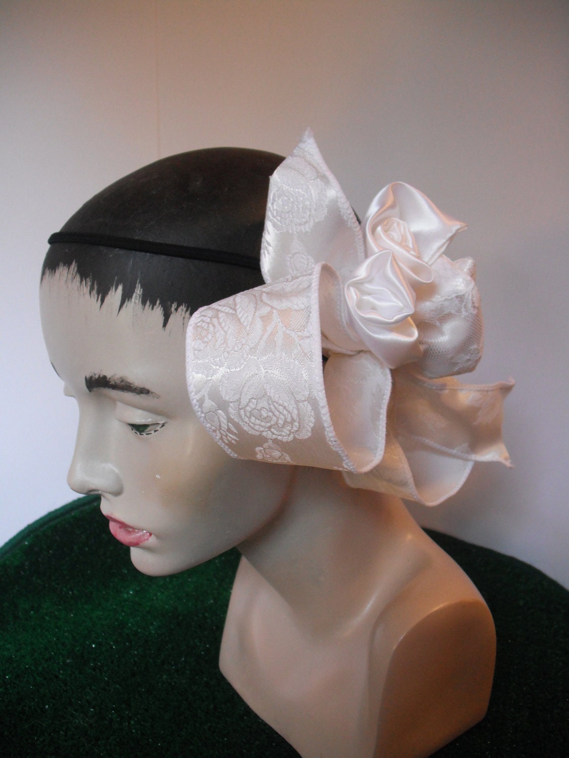 Bridal Bow Fascinator in White Rose Damask