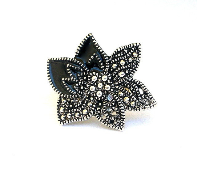 Black and silver ring, floral marcasite style, adjustable, vintage style