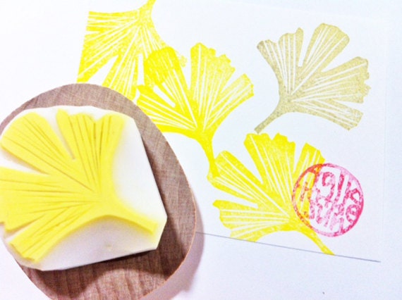 ginkgo  leaf rubber stamp. hand carved rubber stamp. hand carved stamp. leaf stamp.  mounted. small.