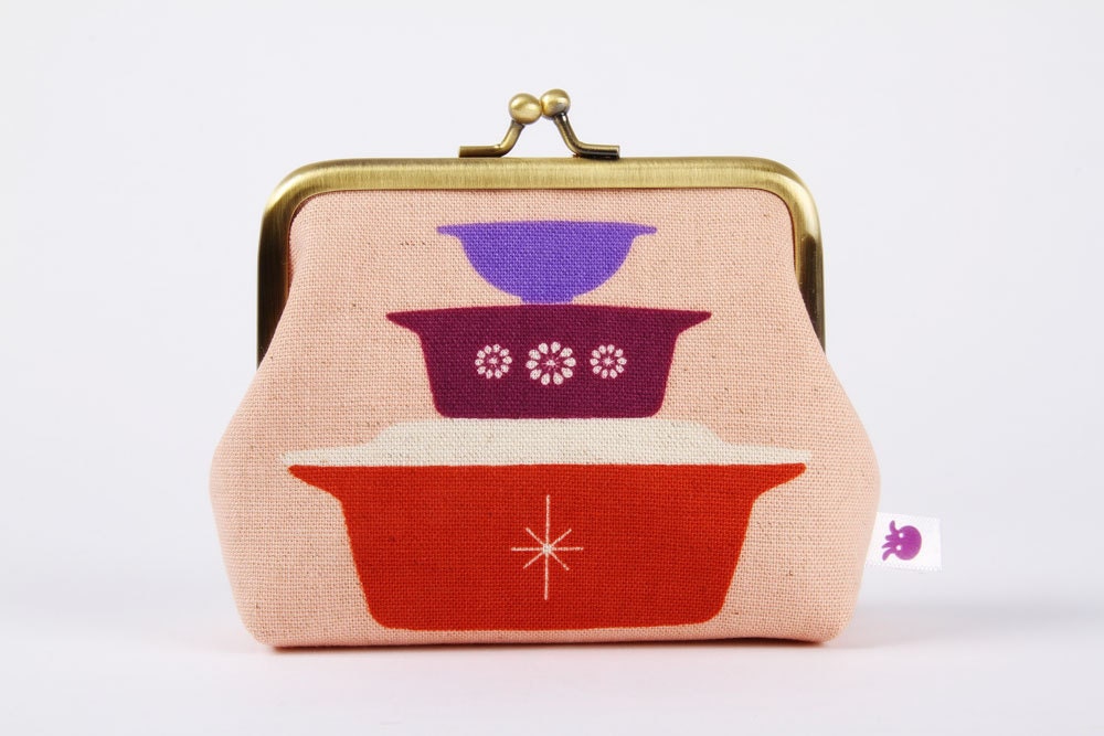 Deep dad - Happy dishes on light pink - metal frame purse