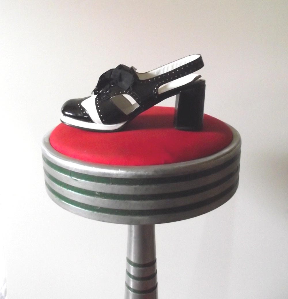 Vintage 70s Patent Leather Spectator Shoes. Black n White Sling Backs. Sz 5.5B