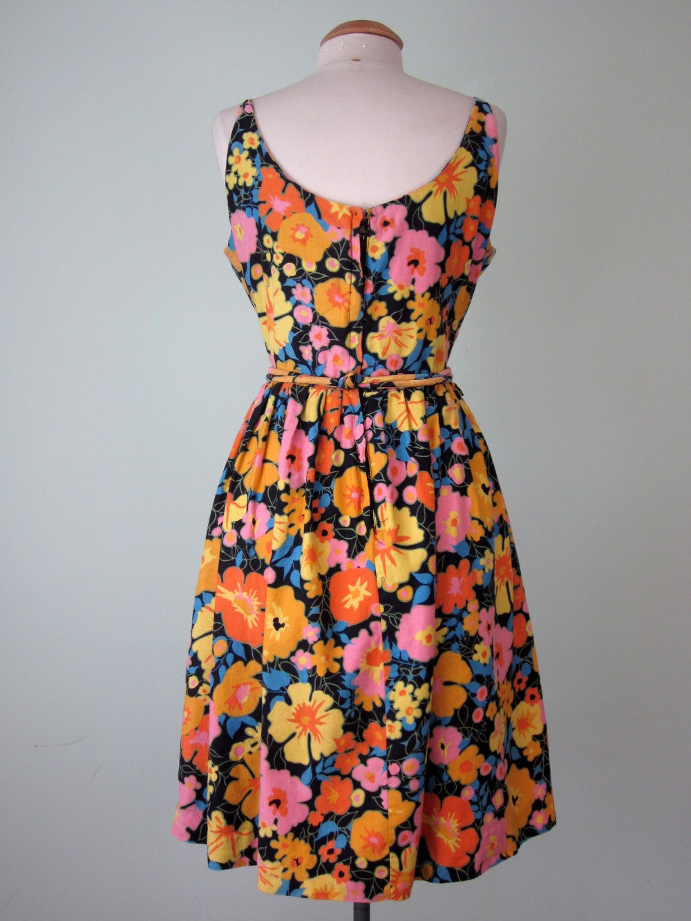 SALE 60s dress / orange floral print belted fitted waist sundress (l - xl)