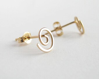Solid 14k Gold Sun Swirl Studs Earrings Hand Hammered