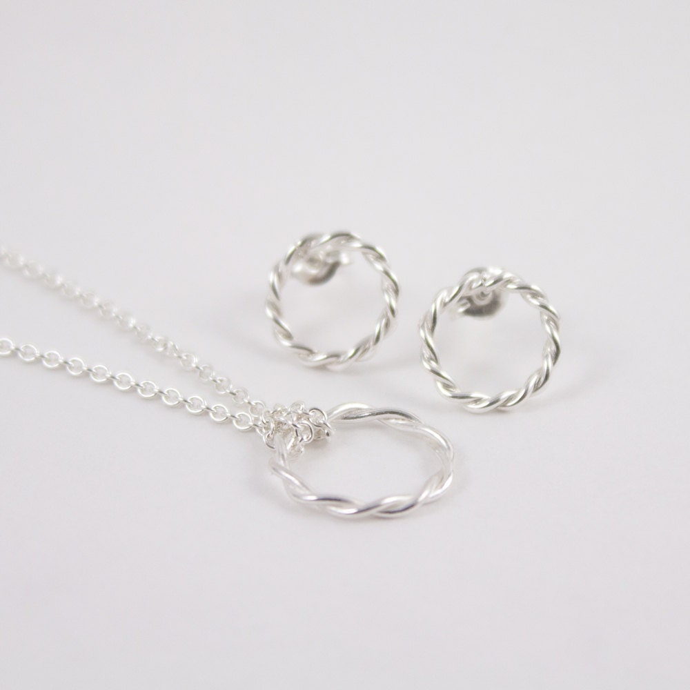 Twist Necklace