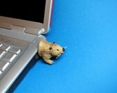 16 GB Beaver USB Flash Drive