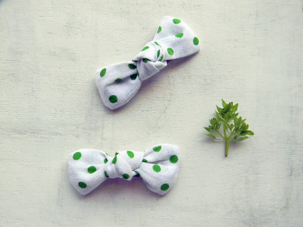 Fabric bow hair clip - Set of two - White and green - Girls hair accessories