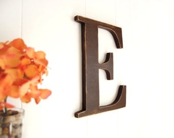rustic brown letter E - country wooden wall sign - distressed cottage chic