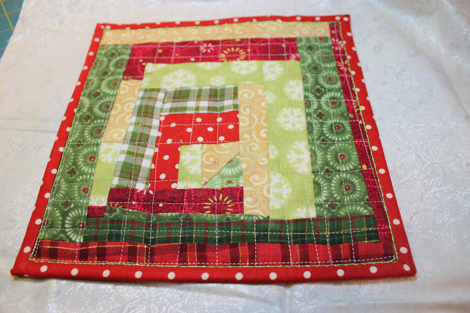 MarveLes MINI CHRISTMAS QUILT Mug Rug Coffee Table Improvisational pieced Table runner Red Green Yellow Under 20