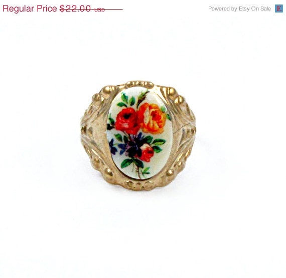SALE Locket Ring Cameo Ring Gumball Ring Poison Ring Vintage Kitch Gold Tone Ring Cocktail Ring Floral Ring - Hidden Gem