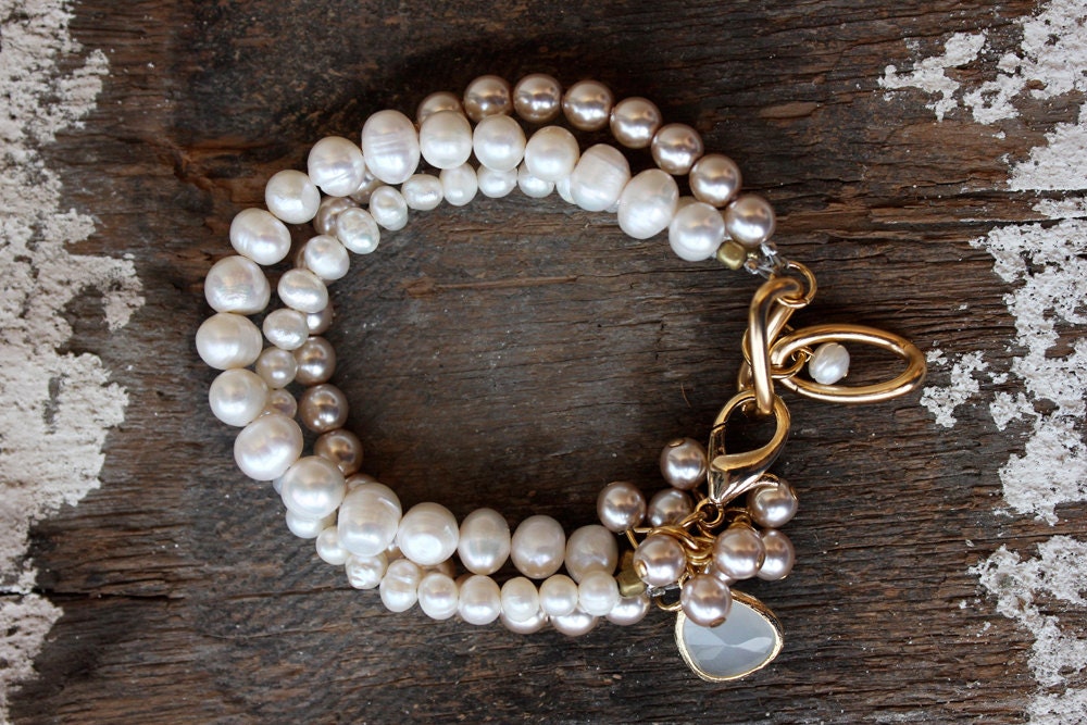 White and Peach Pearl Bracelet with Freshwater Pearls and Glass Beads