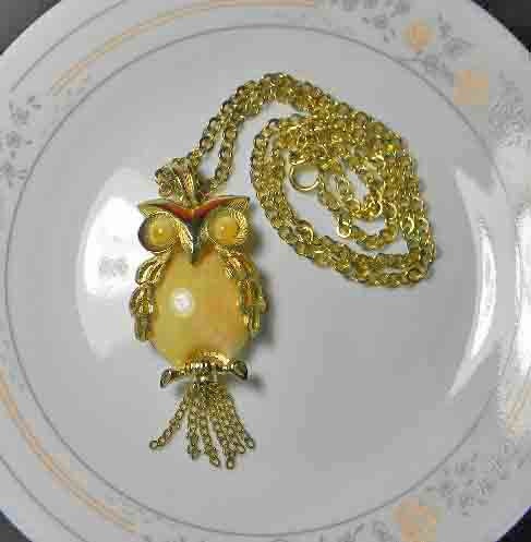 Owl Necklace. Gold-Tone Owl Pendant Necklace. Vintage. 2775