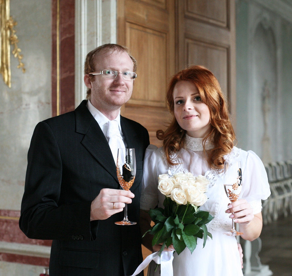 Hand painted Wedding Toasting Flutes Set of 2 Personalized Champagne glasses Groom and Bride golden yellow flowers