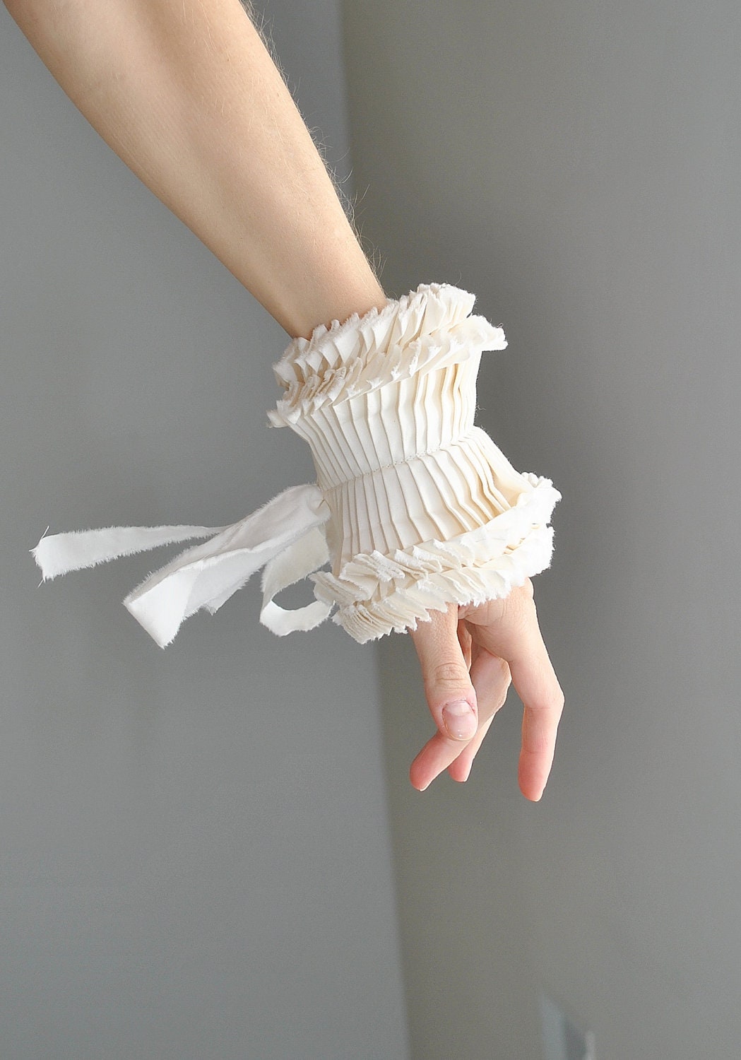 Ruffled cuffs/ Detachable cuffs/ Ivory cuffs/ Wrist cuff/ Fasric bracelet/ Beige wedding/ rusteam tt team teamstyle
