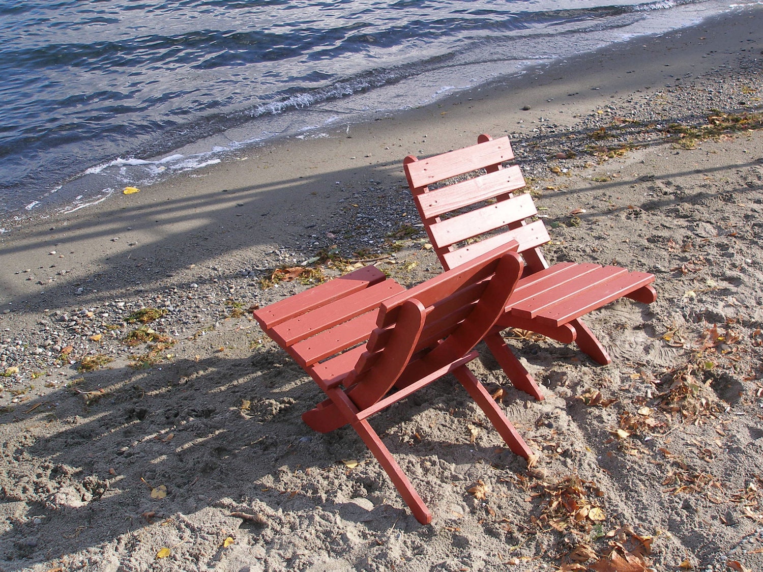 Classic Design Folding Wooden Chair  - (color: Barn Red)