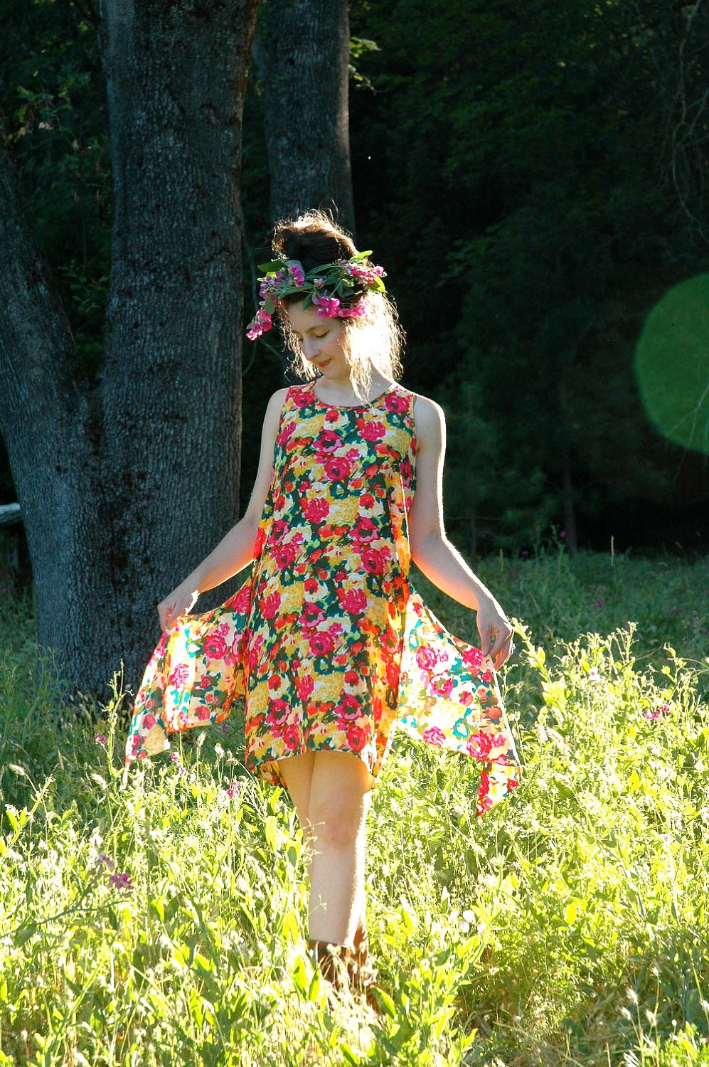 S A L E........ 100% Silk Mini Dress... 1980s Floral Dress... SUNSHINE (s)
