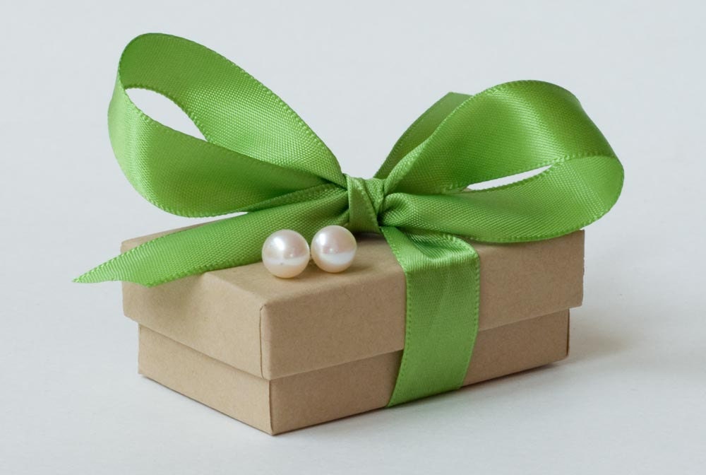 8 pairs - bridesmaid gift set - genuine pearl earrings for your wedding party - sterling silver - budget - under 10 dollars green - dutchpearl