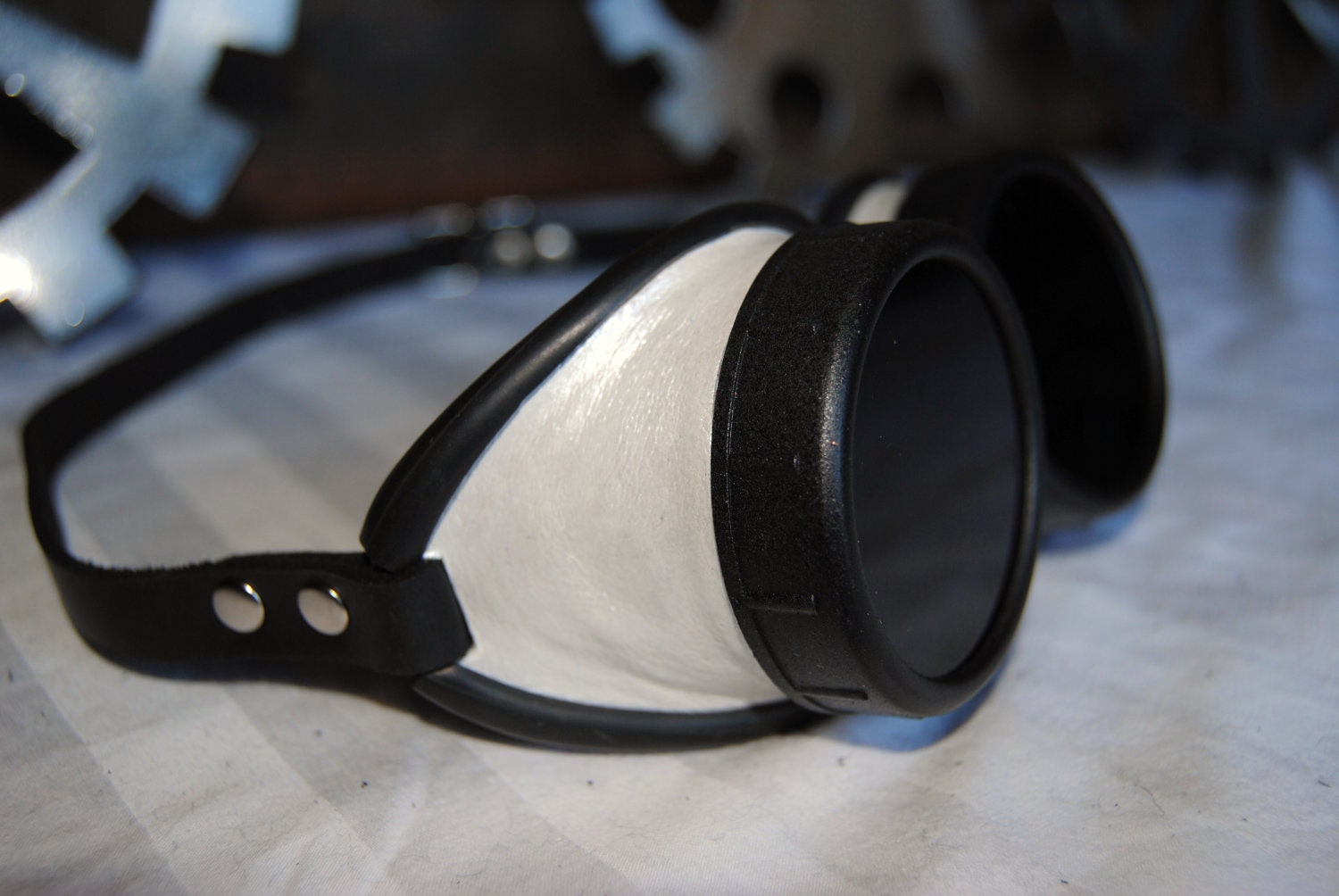 White pearlescent leather steampunk goggles - basic