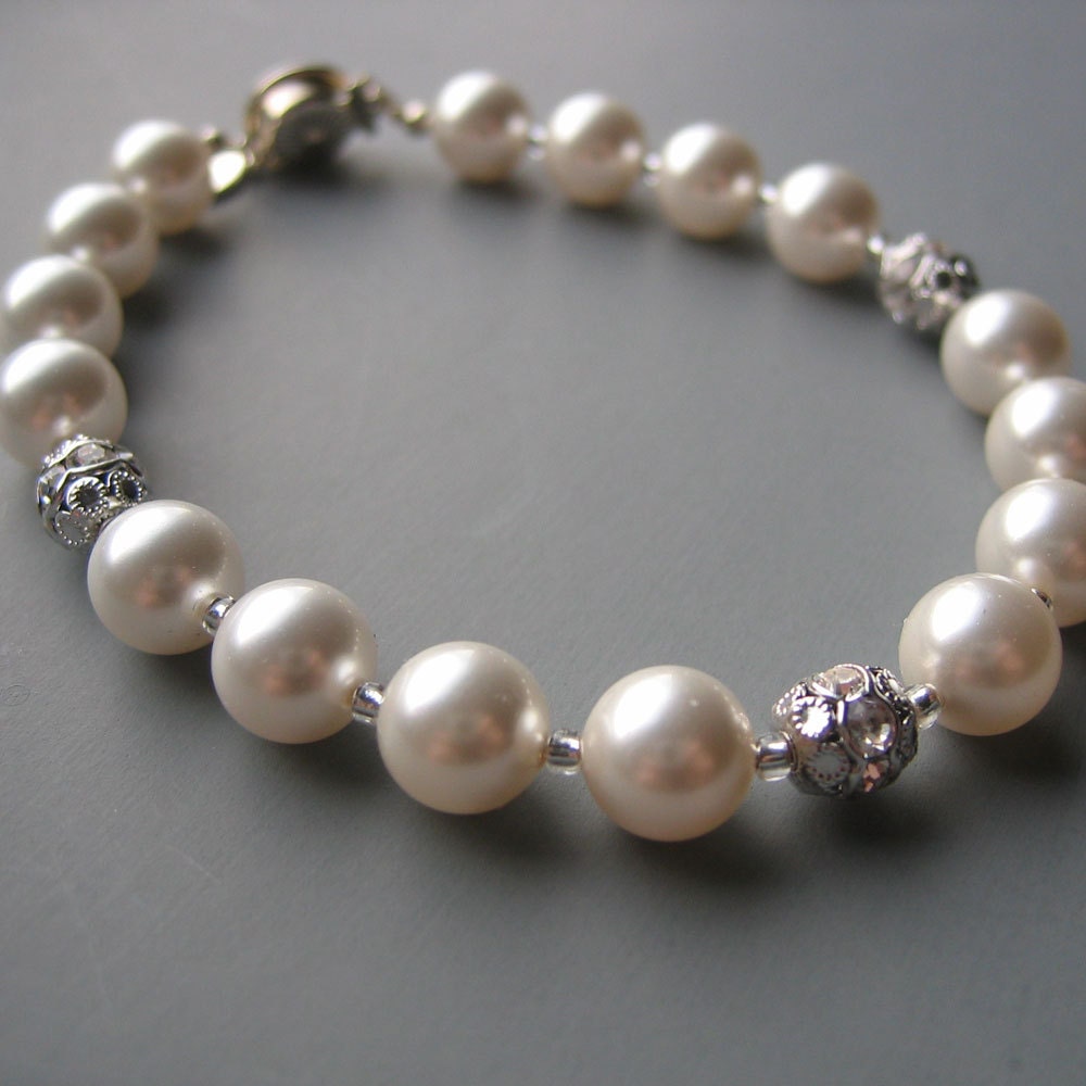 Pearl Bracelet with Crystal Bead Accents in Silver