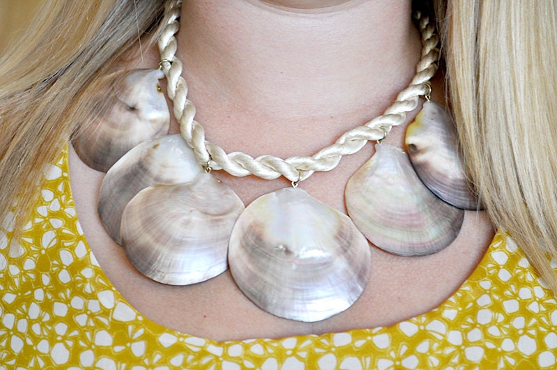 Vintage Shell Necklace Choker