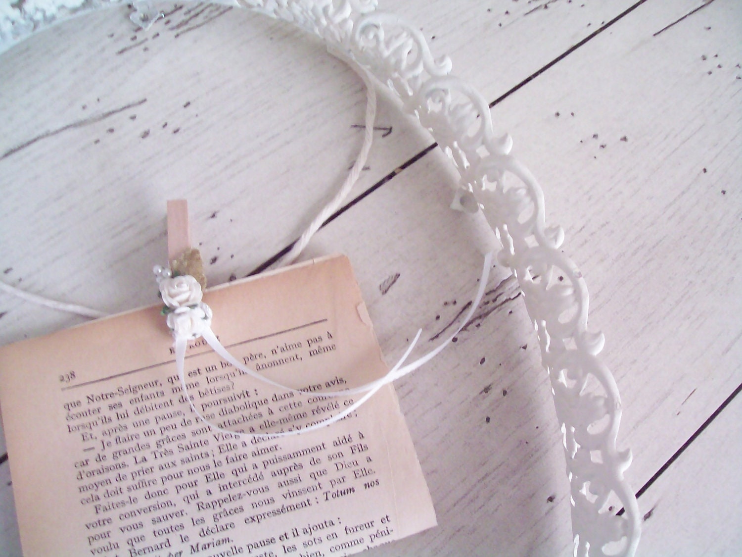 Vintage White Frame Organizer Necklace Holder Filigree Frame Oval Frame Shabby Chic Vintage Frame