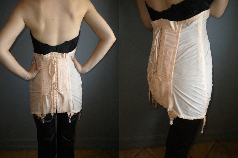 1930s 1940s peach corset / lacing hooks eyes/ s sm m