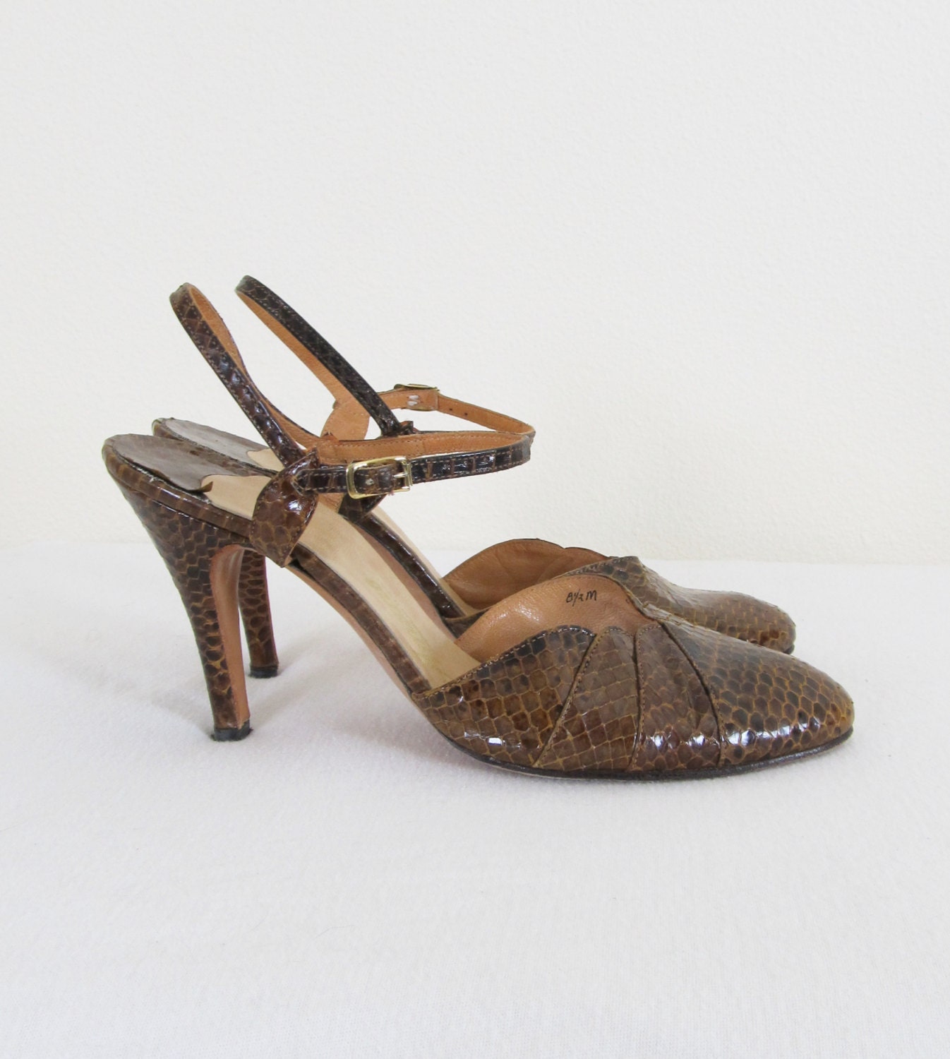 Vintage 1950's Chestnut Brown Snakeskin High Heels / Python Pumps / Size 8 1/2 Slingback