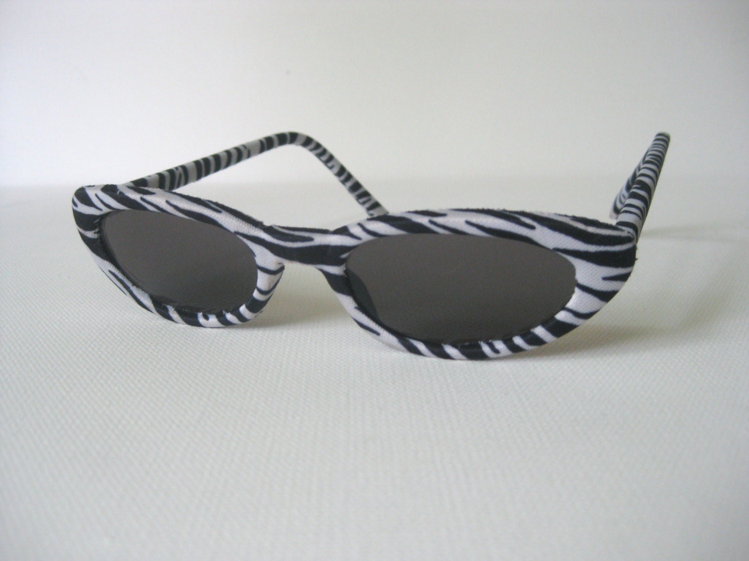 Sexy Cat Eyes Vintage Eyewear Frames Sunglasses  plus FREE SHIPPING Zebra Fabric Covered Frames
