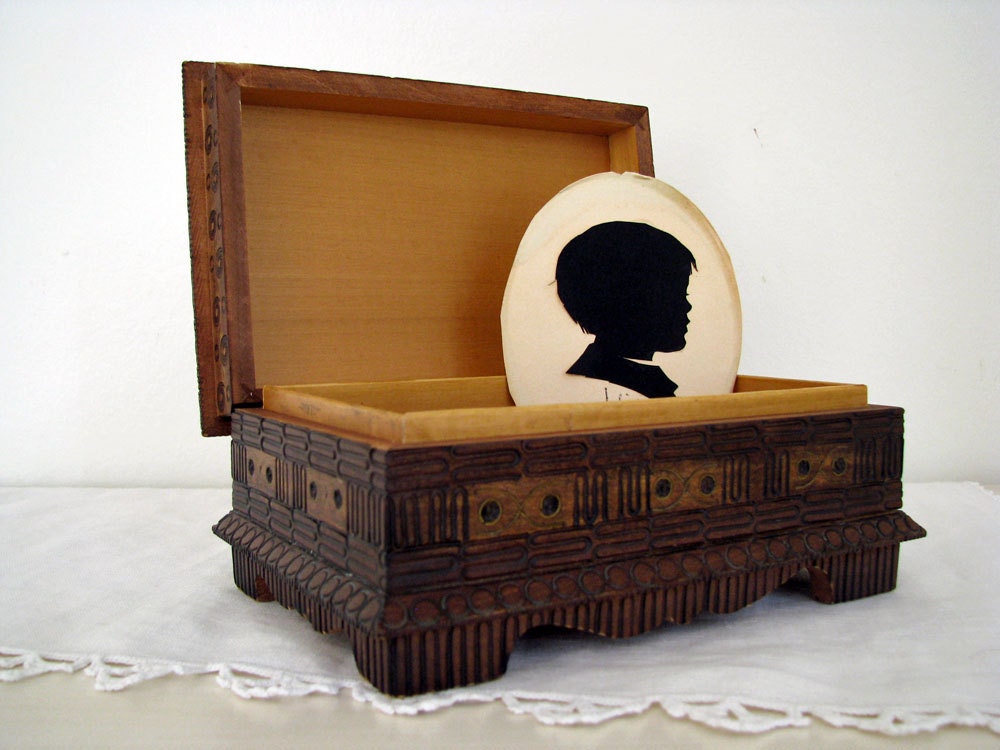Vintage carved wood box with inlay, pyrography box, folk art box with lid