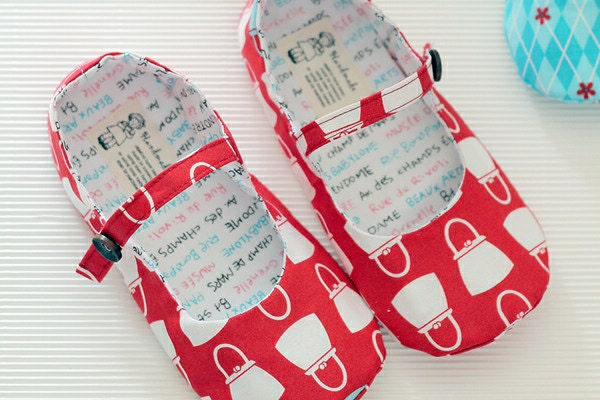 no 256 Cassie Girl's Mary Janes PDF Pattern